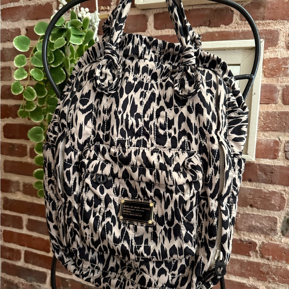 Marc Jacob’s Stylish Black and White Backbag